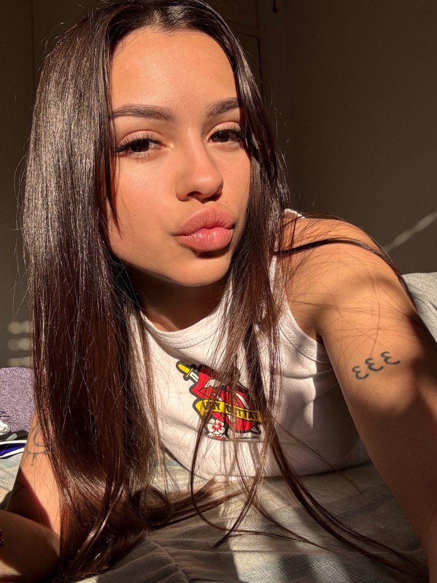 Val 🍊 tweet media