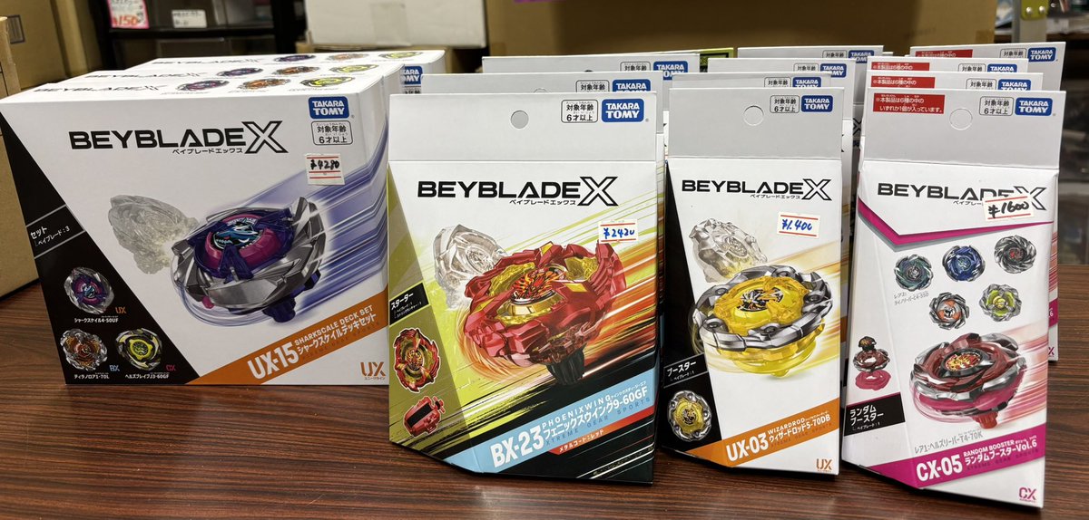 ベイブレードの再販品が入荷しました。 シャークスケイルデッキ