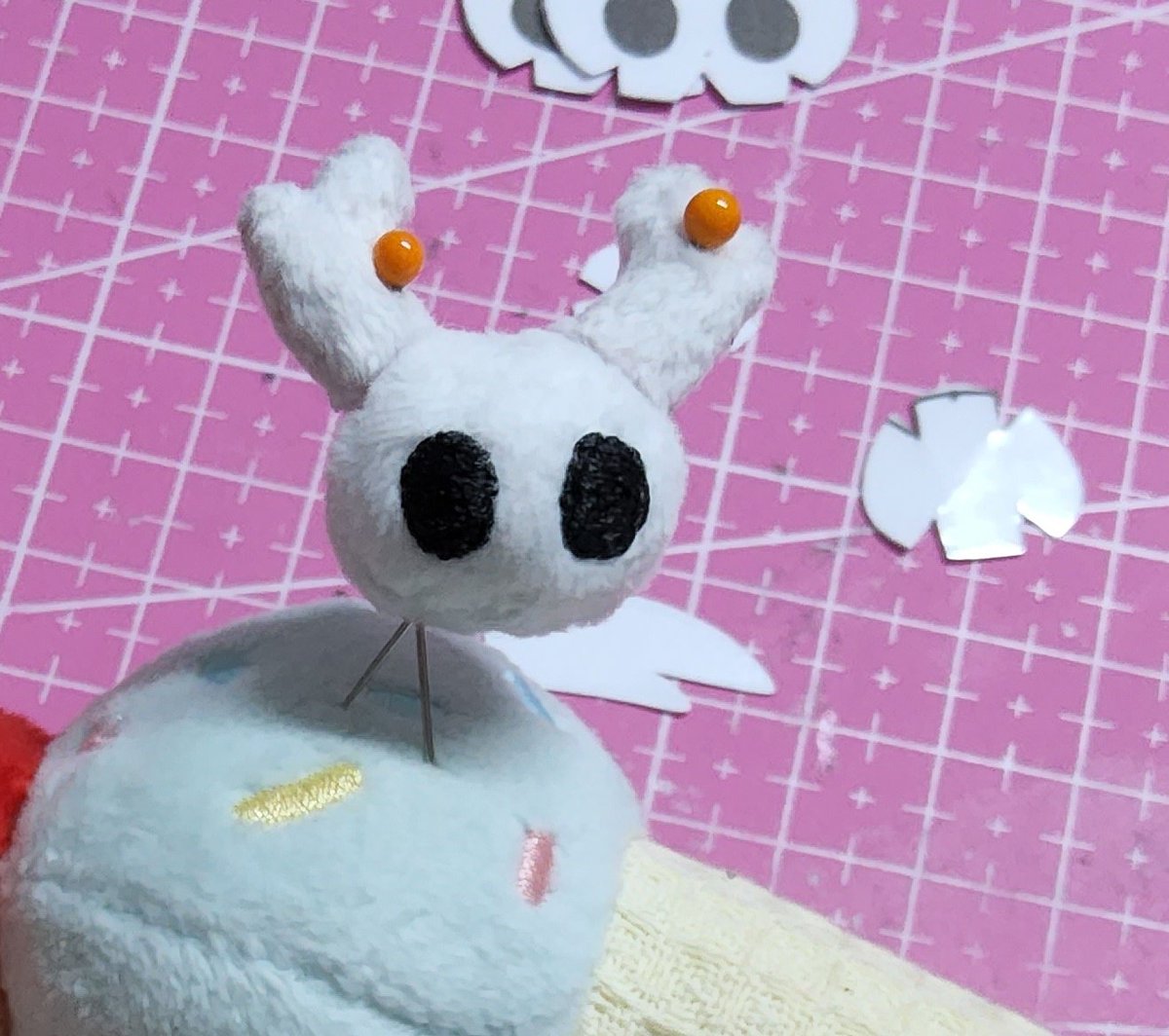 sewing_doll's tweet photo. 요건 가봉한건데 문제는 기사님 뿔 모양을 거꾸로 그려서 😂 사이즈는 한 5cm~6cm를 목표 중! 기사랑 선대 호넷 확정이고 시간 남으면 비스틀링까지 할 것 같아요! https://t.co/e93cgq8HlH