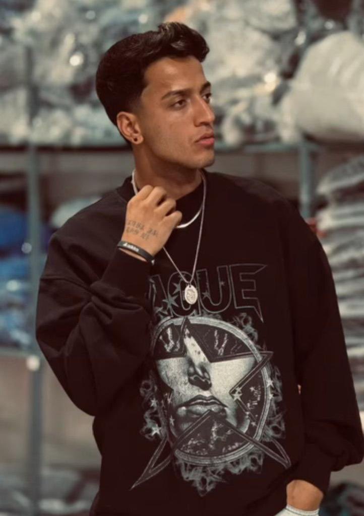 Moeshajgrnwood tweet media