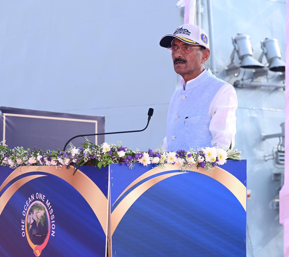 airnewsalerts's tweet image. 🔸Minister of State for Defence @SethSanjayMP flags off Indian Ocean Ship (IOS) #SAGAR from Mumbai. 

🔸He says IOS SAGAR reflects India’s vision of leadership through partnership, strength through unity, and progress through peace. He highlights the Neighbourhood First policy