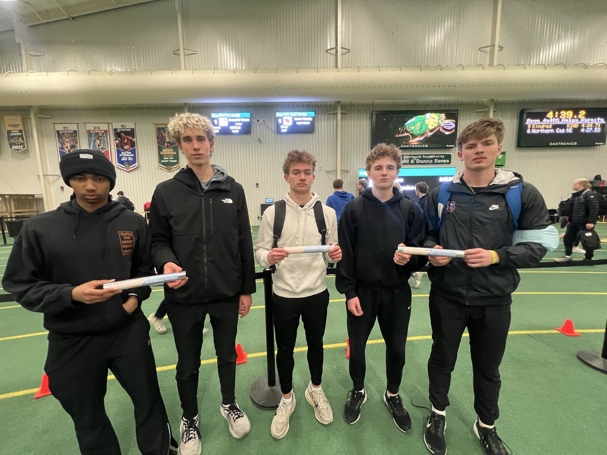slinde22's tweet photo. Always a highlight for me is when last week’s winners present this week’s winners with our athlete of the week batons. 

Today’s “exchanges”

Track: Jack Larson ➡️ Kye Schlichting. 

Field: Eben Breker ➡️ Doug Napoleon. 

JV/Underclassman: Braxtyn Deutsch ➡️ Christian Beil https://t.co/Ss1pDlPxbm