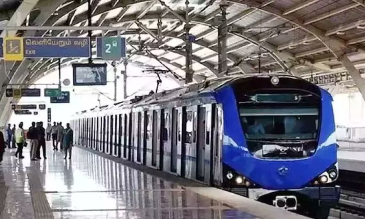 TnInvestment's tweet image. #Chennai Metro Rail recorded over 1 crore passengers in March 2026, marking the third time the monthly ridership exceeded a crore

- #CMRL system also recorded its highest single-day ridership for the month at 3,90,306 passengers

thehindubusinessline.com/economy/logist…