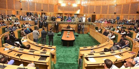 RisingKashmir's tweet image. Outsourced #workers not #govtemployees; wage revision under new #code: House told

Reports @idreesbukhtiyar

risingkashmir.com/news/outsource…