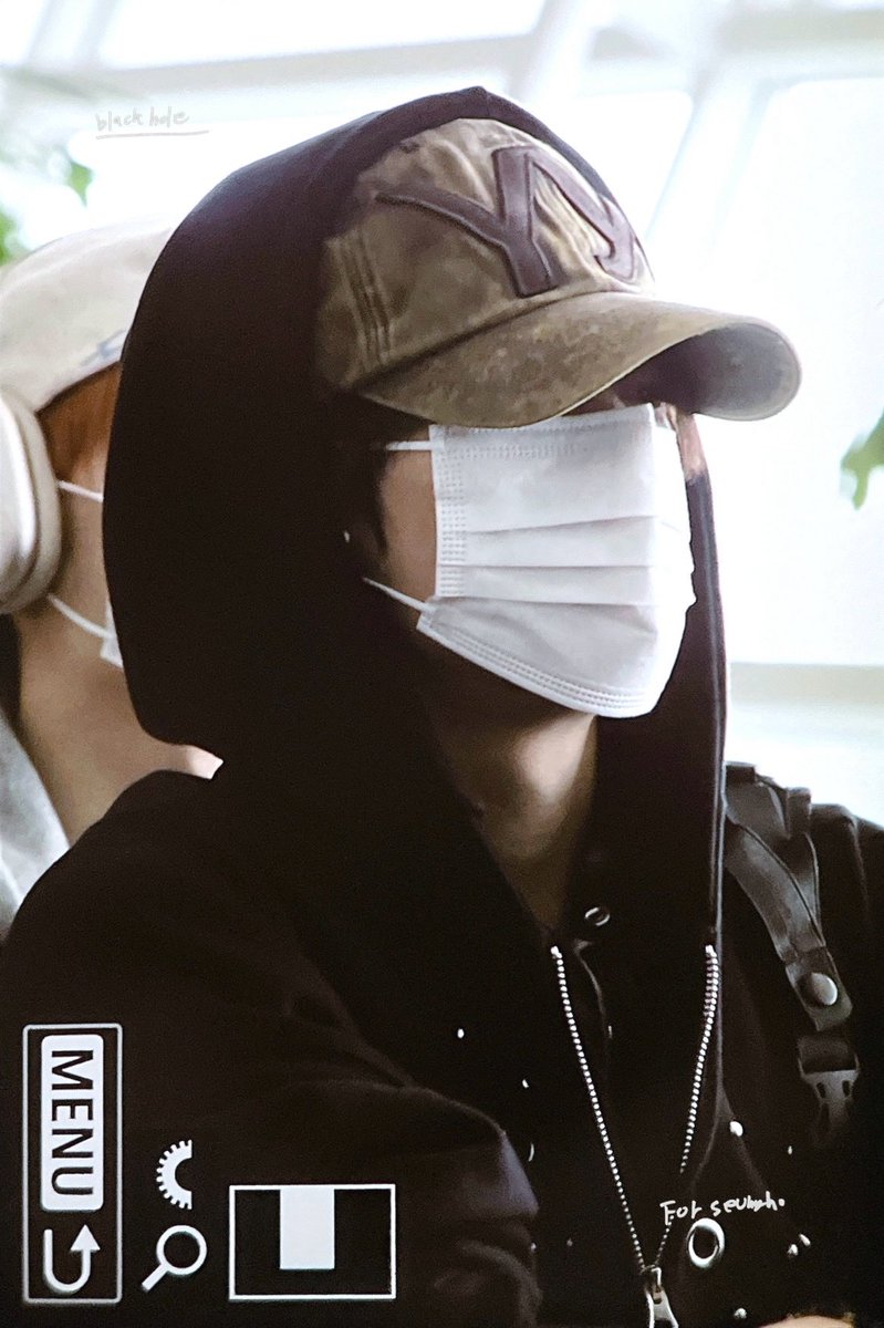 𝐛𝐥𝐚𝐜𝐤 𝐡𝐨𝐥𝐞 tweet media