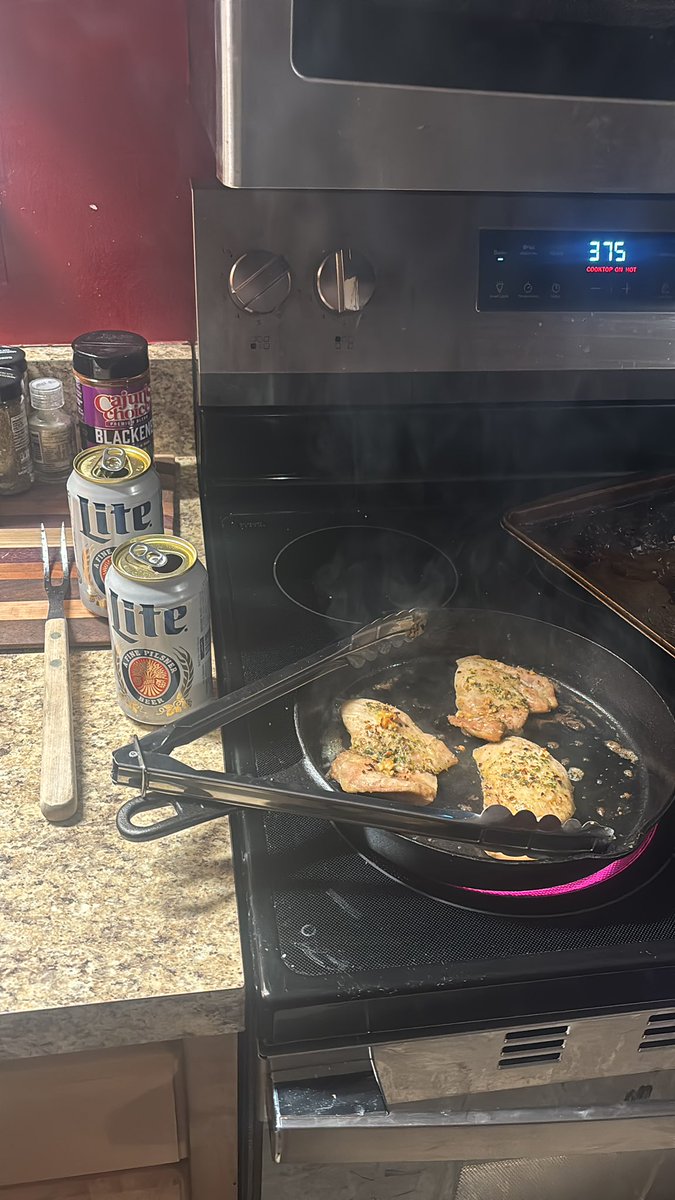 RichyWat1962's tweet photo. did my big one the stove top tn wife’s gone be such a happy camper!! #ilikemycorvetmorethanmywife #chickenbreasts https://t.co/sZqIxW2eBC