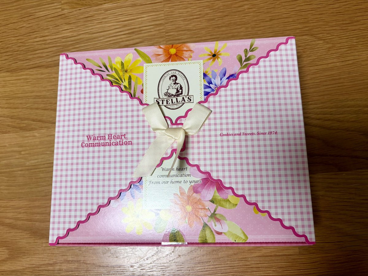 _hanamelon_'s tweet photo. これから刺繍会🪡
今日のおやつは🍪

このパッケージ、可愛すぎない？💗
#刺繍好き https://t.co/nUf8ydo5tu