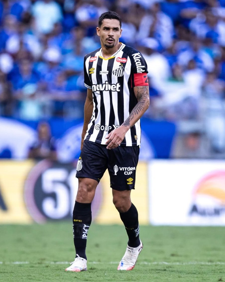 serio mesmo que vamos normalizar esse homem???

ele simplesmente TRANSFORMOU o sistema defensivo do Santos