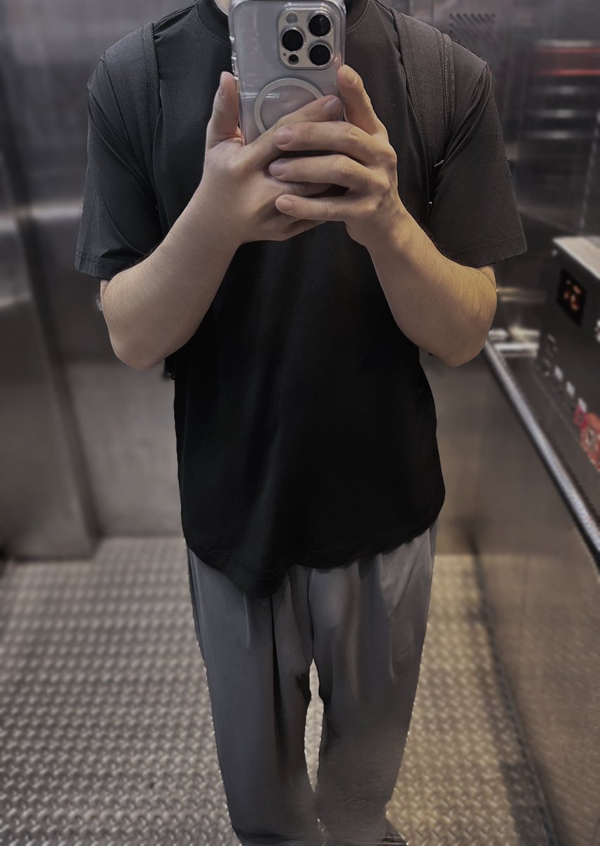 WJ99188's tweet photo. 出門的穿搭？
彈性闊腿褲很舒服好看👖 https://t.co/K6wos8VDDf