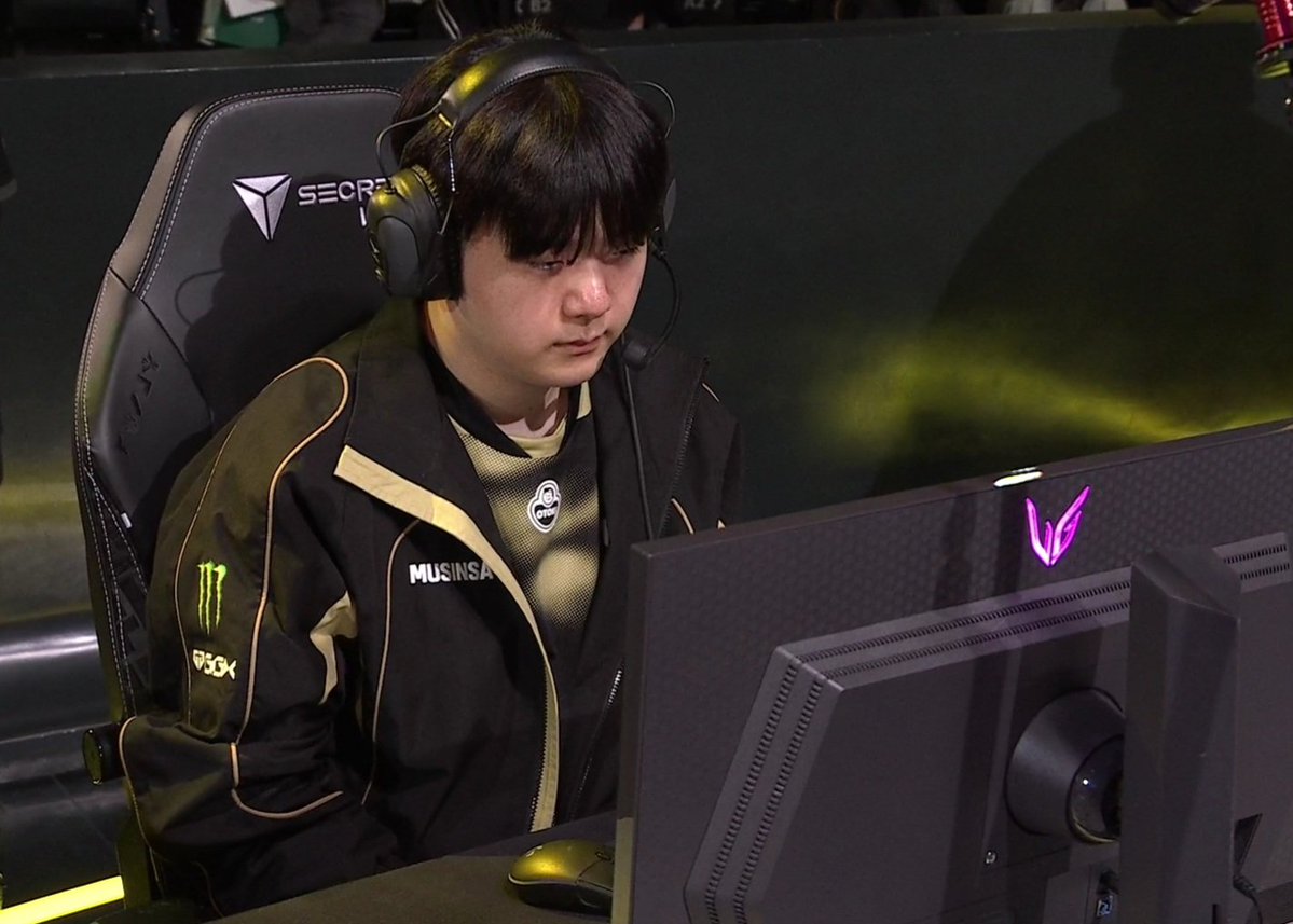 리리링 tweet media