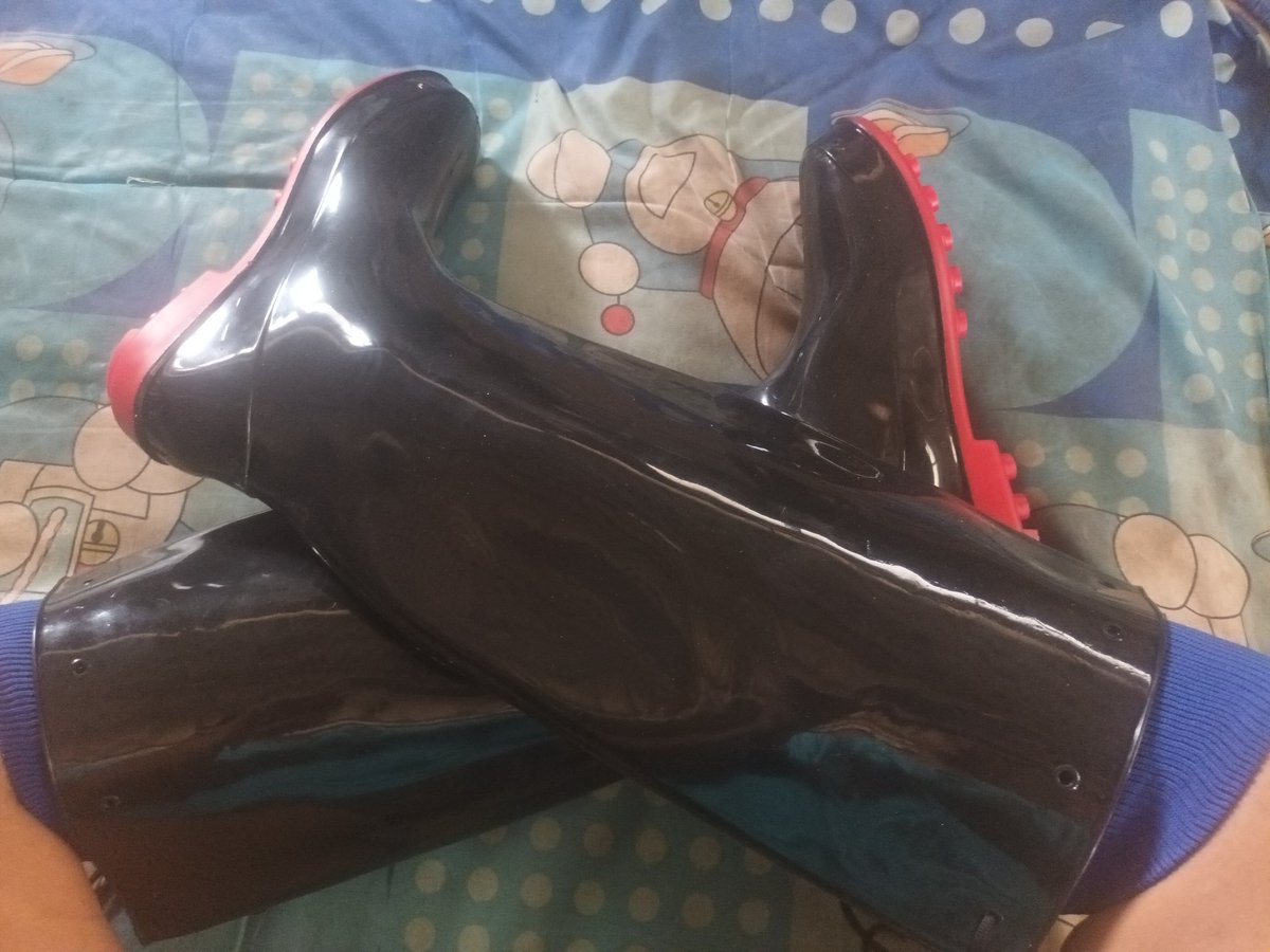 rubberboot89's tweet photo. บูทยางกับถุงเท้าบอล ฟินนนนนน❤️😜 https://t.co/tlJtUhapXx