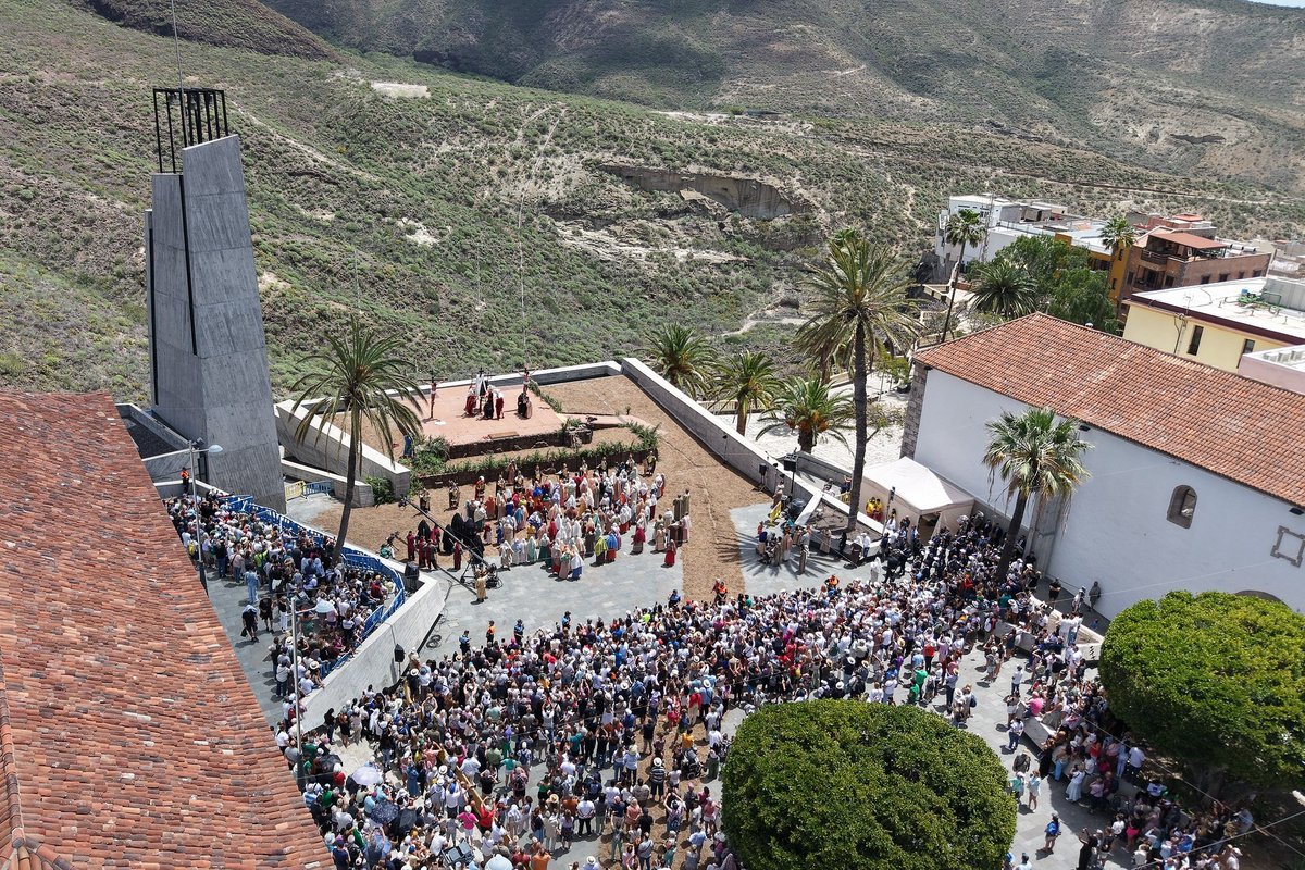 costa_adeje's tweet image. Hoy, las calles de Adeje Casco celebran una de nuestras tradiciones más importantes de 👉🏽 La Representación de La Pasión de Adeje, una de las citas culturales con más significado del municipio. 

#OcioCostaAdeje #CostaAdeje #PasionAdeje #SemanaSanta #TradicionesTenerife