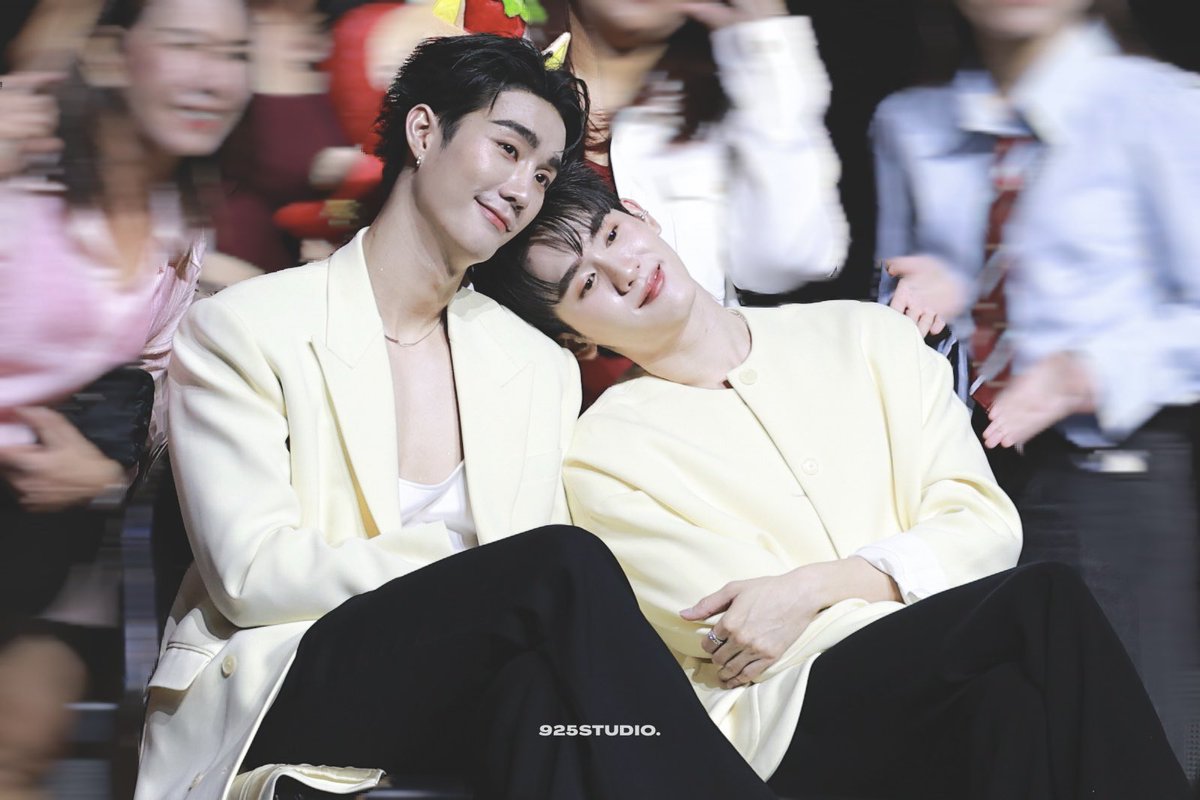 เอินไปฟอสบุ๊คแฟนคอน🦊🍅🧡❤️ tweet media