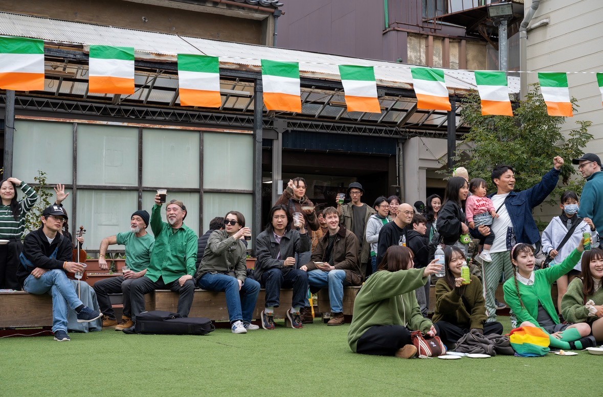 IrishEmbJapan's tweet image. 3月22日、福井市で開催された「ふくいパトリックスデー」に、オドノヴァン副代表が参加しました。緑色のものを身につけ、楽しいパレードやイベントの開催にご尽力くださいました主催者やボランティアの皆様、ありがとうございました☘

#セントパトリックスデー #StPatricksDay