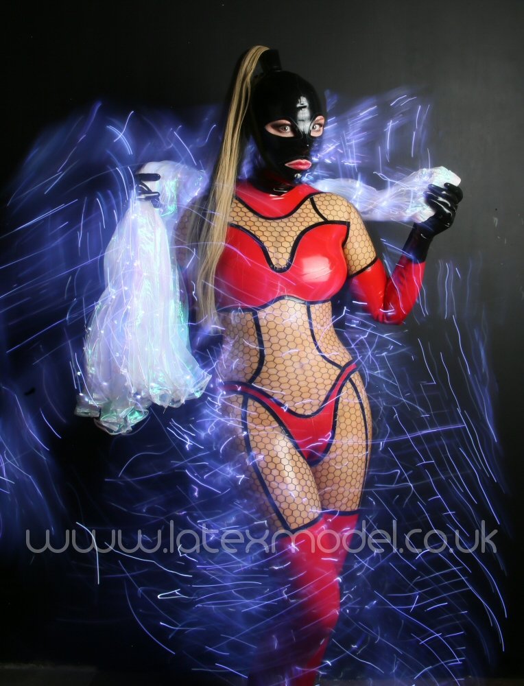 LatexModel's tweet photo. Playing with light. https://t.co/UtVcjGuqTA