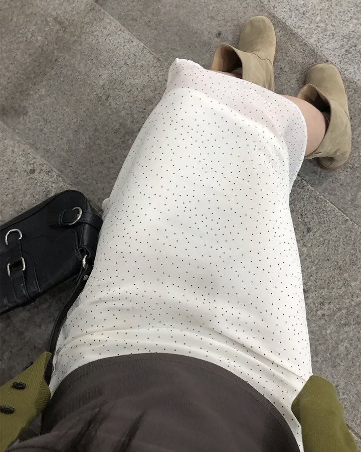 uzadew's tweet photo. 같이 입을 쉬폰 스커트 넘 예쁘다
도트무늬가 과하지 않아서 좋음 https://t.co/Y7eLuIFC78