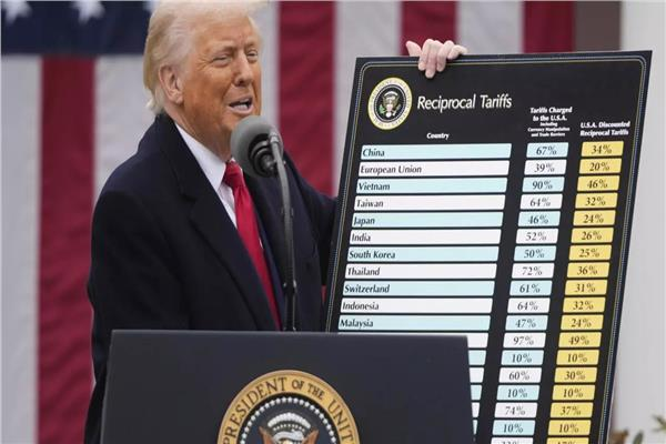 عاجل.. ترامب يأمر بفرض رسوم جمركية جديدة على الأدوية ويعيد هيكلة الرسوم على المعادن 