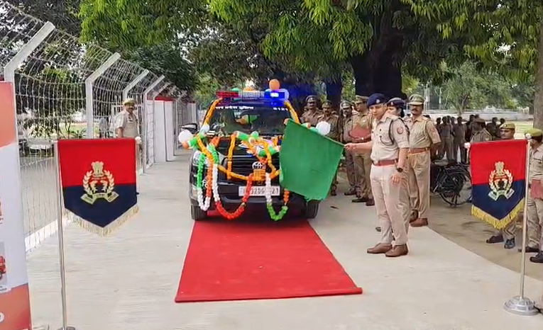 bstvlive's tweet image. फतेहपुर : यूपी-112 सेवा की कार्यक्षमता में सुधार

➡फतेहपुर को 2 नई इनोवा गाड़ियां मिली
➡SP अभिमन्यु मांगलिक ने हरी झंडी दिखाई

#Fatehpur #UP112 #UttarPradesh @fatehpurpolice