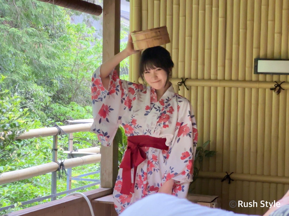 【公式】坂倉花 1st写真集 4月3日(金)発売🌸🎉 tweet media