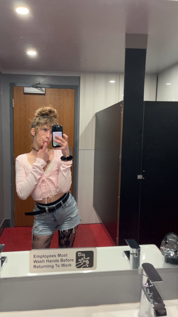 London Lavish tweet media