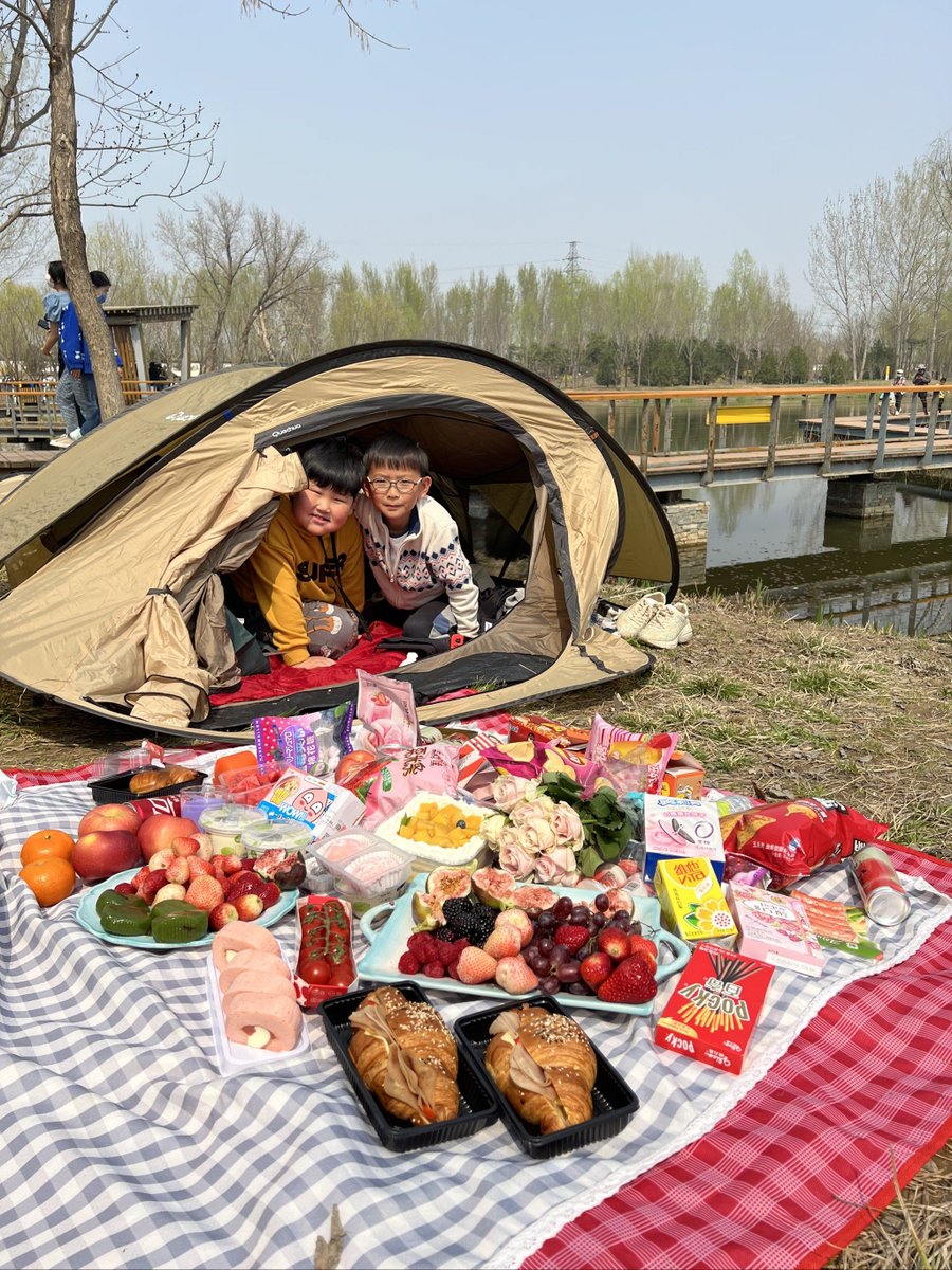 M_Alvarez92907's tweet image. Neighborhood Clean-Up u0026 Picnic! Join us this Sat, 10 AM at Maple Park. Bring gloves, friends, and a snack—we’ll clean the trails then share a fun picnic! Free coffee for early birds. Let’s make our community shine! #CommunityLove #LocalHeroes