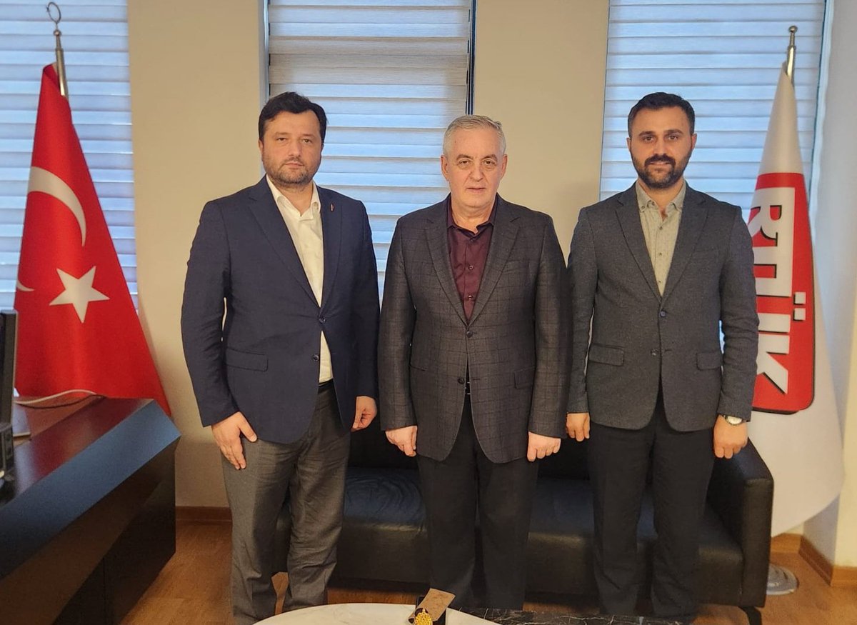 ab_yilmaz's tweet photo. Ziyaretlerinden dolayı Önceki Dönem Eyüp Sultan Belediye Başkanımız Remzi Aydın Bey'e ve Eyüp Sultan'da çeşitli STK'larda başkanlık görevlerinde bulunmuş Osman Sinoğlu kardeşime teşekkür ederim.
Kıymetli Başkanımıza ve Osman kardeşime afiyet dilerim.
@avremziaydin @sinogluosman https://t.co/EA28ObIojP