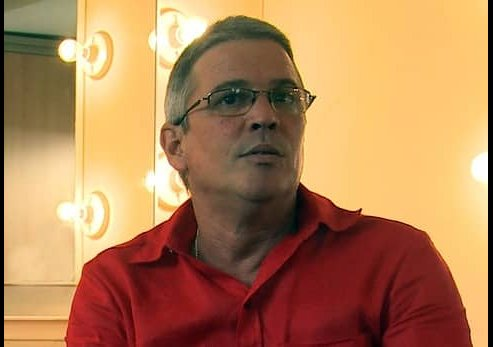 JuventudRebelde's tweet photo. #Cuba🇨🇺 #HumorEnSerio  Roly Peña: «El humor es la medicina preventiva de la sociedad»
📌El actor y director cubano disfruta dirigir humor, aunque reconoce el reto de lograr más espacios para esta manifestación en la pantalla chica

Más detalles ⬇️
🔗 https://t.co/42A4ULp6ys https://t.co/eOJg0H2VX8