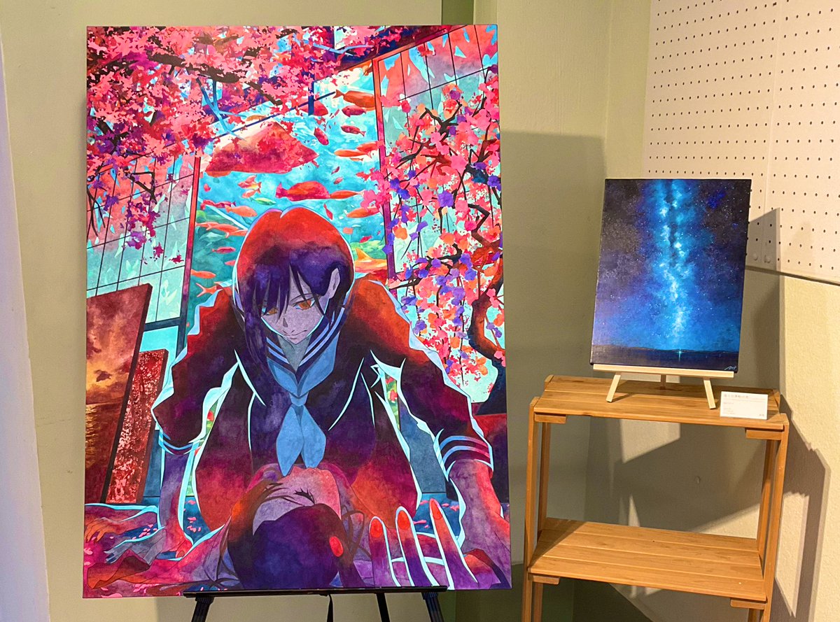 mochi_hassaku's tweet photo. #木漏れ日の星展
Youtubeのオススメから知って、今回の展示に至るまでの制作過程をショートで観ていた作品達を実際に見に行けてとてもよかったです☺️
絵の具で描かれた力強さを間近で観察できて、動画の画面越しでは見れないタッチに少しラメが入った画材で塗られているのも見れて楽しかったです🌸 https://t.co/et3mjUJNbU