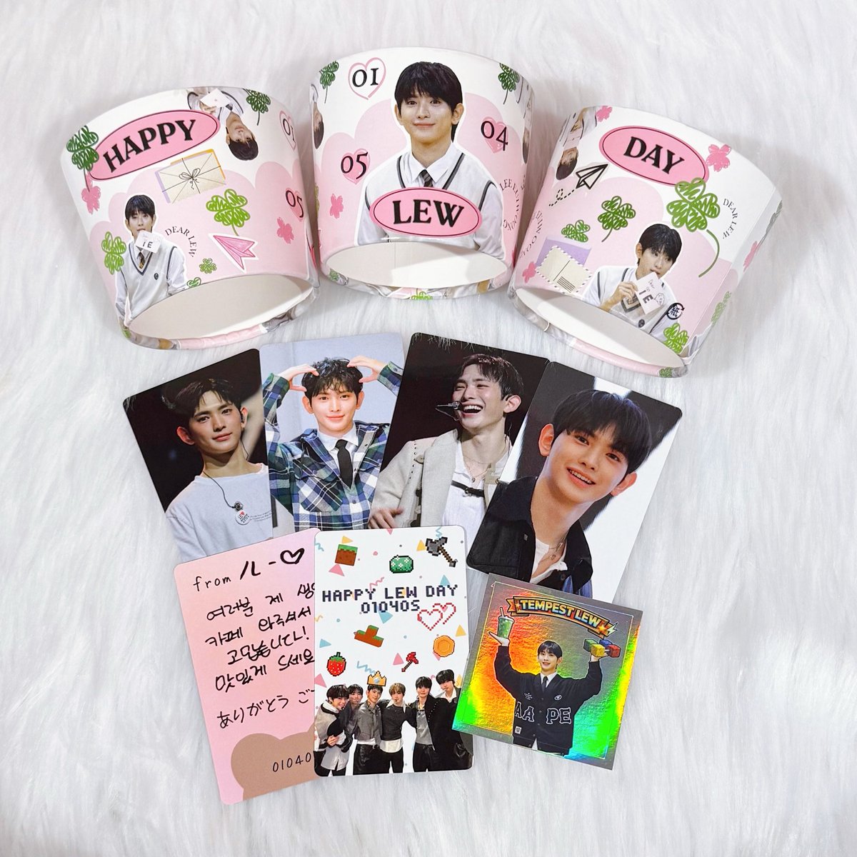 tigcafe's tweet image. ［ #TEMPEST #ルー くん🧸🩵 ］

📢センイルイベント開催.ᐟ.ᐟ

- 🗓️ 4/4(土)-5(日)
- ⏰ 平日11:00-18:00／土日祝10:00-18:00
︎- 📍カフェ内一部装飾

特典🩵カップホルダー＋トレカ(4種中2種ランダム)＋ホログラムステッカー
　
フォトケーキセットもございます🍰⭐️

✧ #봄의따뜻함_선물_lew ✧