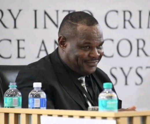 Man’s NOT Barry Roux tweet media