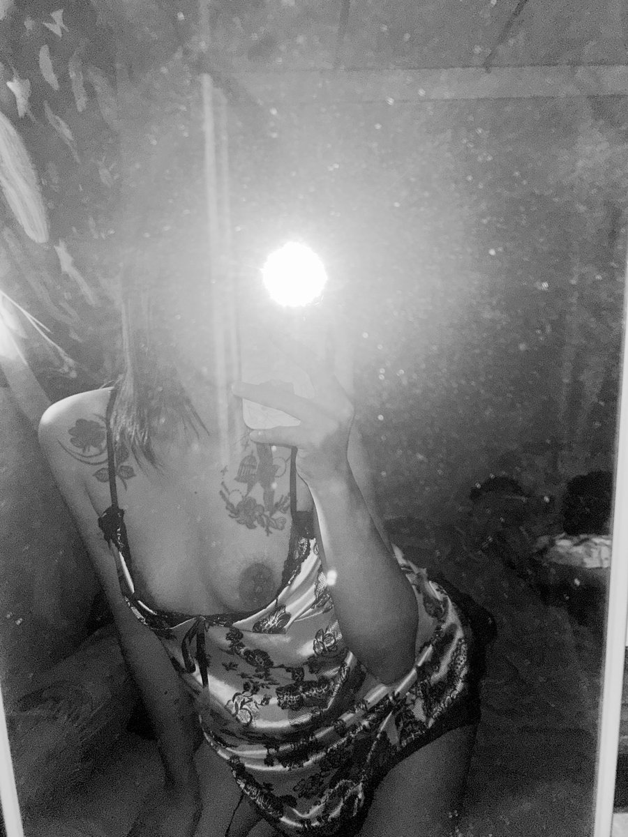 ง่วงนอน tweet media