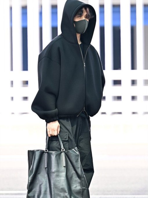 𝗆𝖺Ü tweet media