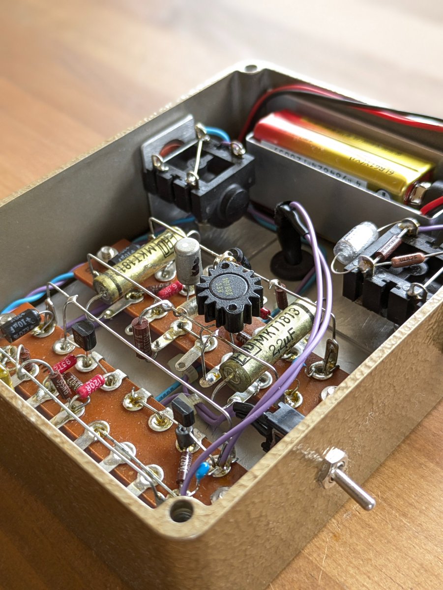 GDR3bydS0X7162's tweet photo. 世界のギタリスト達へ！中も見てください！

#guitarpedal #EffectsPedal #Stompbox #homemade https://t.co/A44eVWNB0g