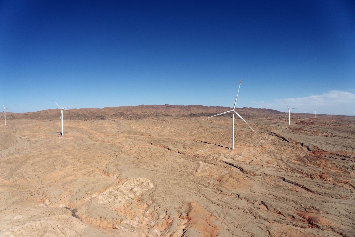 tectonics_yang's tweet photo. Oblique drone view of alluvial fan, wind turbine generator, also sharp fault traces cut on the fan surface. https://t.co/Z97END3sXz
