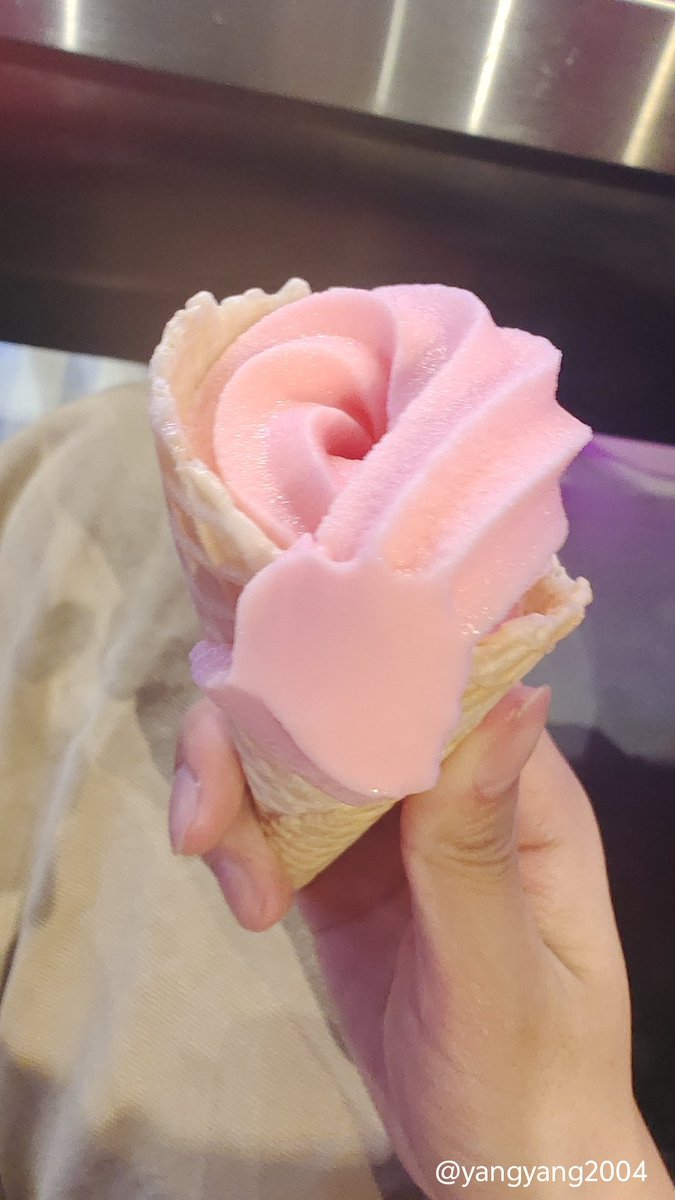 yangyang tweet media