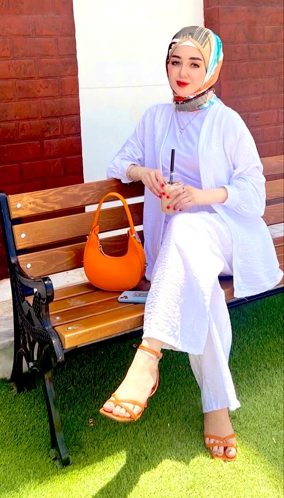 عبد خاضع لمولاتي امل tweet media