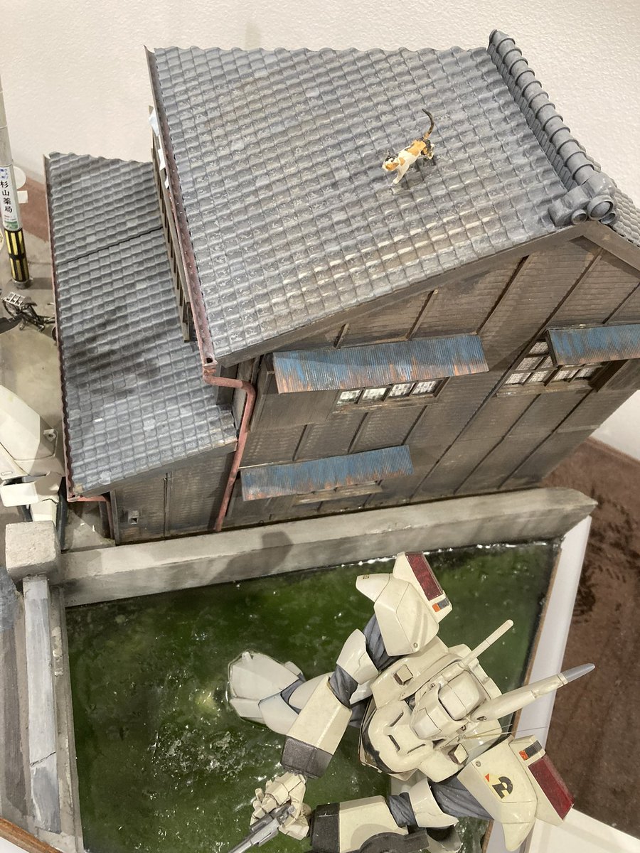 『第2小隊出動せよ！』
月刊ホビージャパン 2001年7月号掲載
バンダイマスターグレードシリーズ
リリース前に作られたプロモーション用レジン製キットを使用

HDFでは2016年に一度展示したのですが、梱包が厳重のため中々開梱できず、久しぶりのお蔵出しとなります。

#機動警察パトレイバー