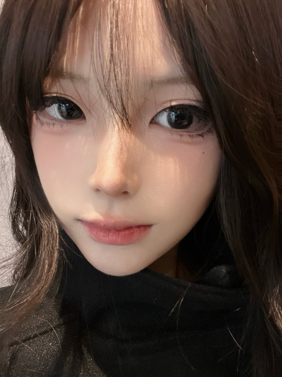 在厕所耍帅被尿滑倒 tweet media