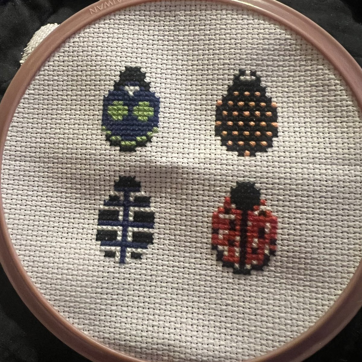 MadeFromChaos's tweet photo. 79/365. All the cross stitches are complete. Now time for the backstitching. https://t.co/KZyUog4ABb