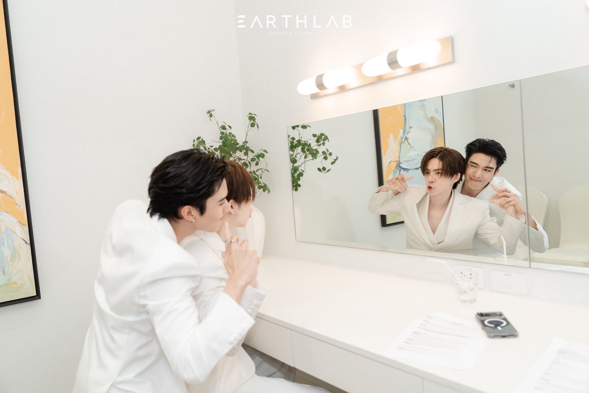 earthlab_th's tweet photo. อุนตำนวดค้าบ! เก้าอี้ก็มีตั้งหลายตัว 👀
ทำไมเขาถึงนั่งตักกันน้า ~~~
(ก็เพราะเมะเคะเขานั่งตักกันยังไงล้าาา!!**)
🤭 เผื่อแม่ๆ บางคนไม่เห็น EARTHLAB มาเสิร์ฟให้แล้วจ้าา ✨
#EARTHLABFanmeet #EARTHLAB
#EARTHLABXNETJJ #EARTHLABรักเธอเหนือกาลเวลา #เน็ตเจเจ #NETJJ #netsiraphop #jj_rcp