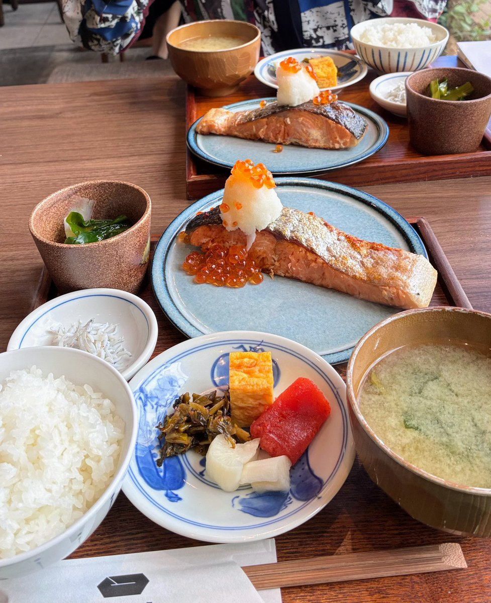 #更地selectsakura10
#大森カンパニープロデュース
久美様に誘っていただき、笑ってきました

先週の公演後から声が出なくなったり💦
心身共にリフレッシュできました
山口良一さんと写真を撮っていただきました
下北沢六角でこんな栄養満点のランチ🍽️もいただき
久美様と沢山お話もできて復活です💪