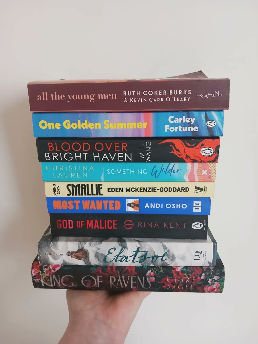 ReadsRina's tweet image. Morning lovelies 😘 Happy Good Friday! These are the books I read in March! Faves were Blood Over Bright Haven and Daggermouth! Reading 14 books was definitely a fluke, though! 🤣 #BookTwitter #readingwrapup