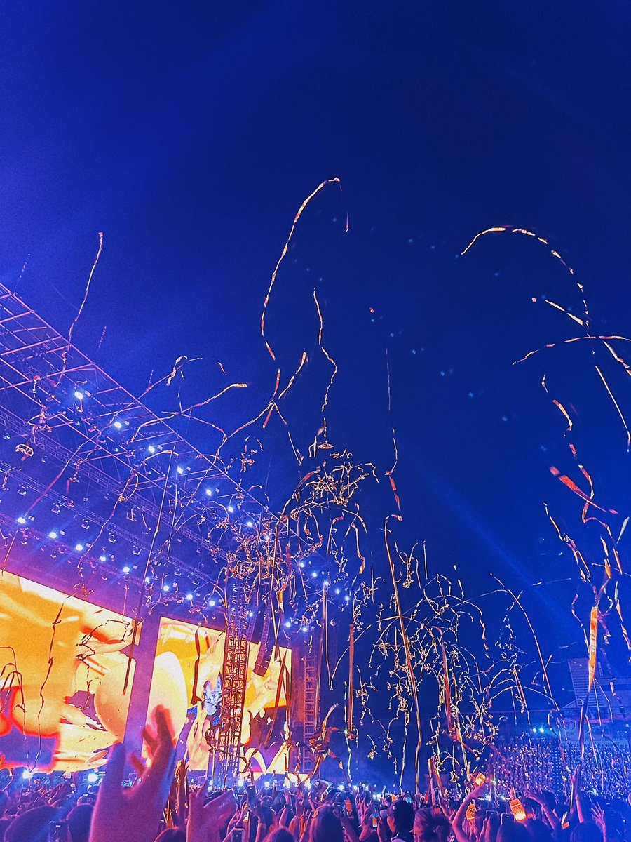 แว่นขยายเพลง k-pop tweet media