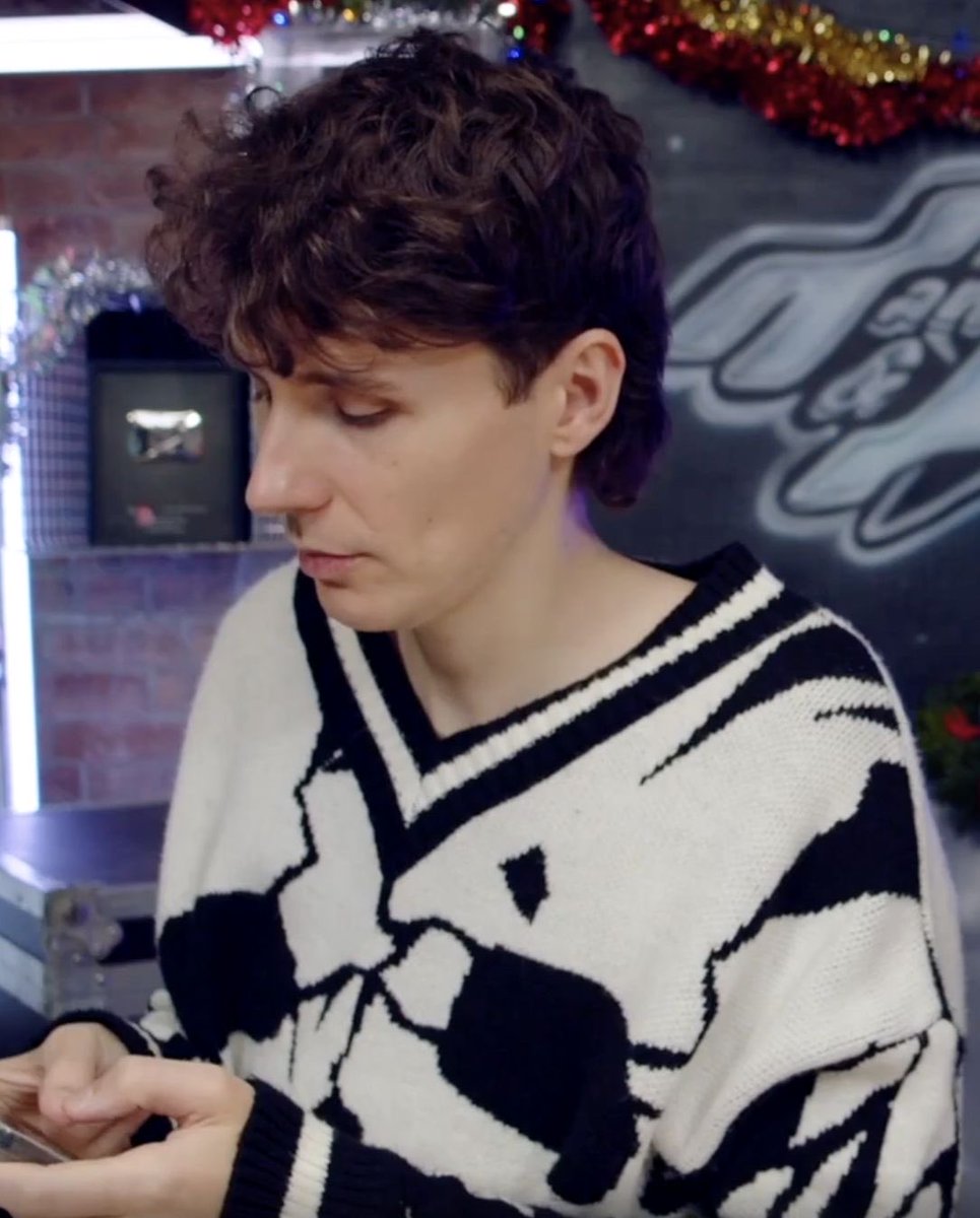 leo ! 🤍 tweet media