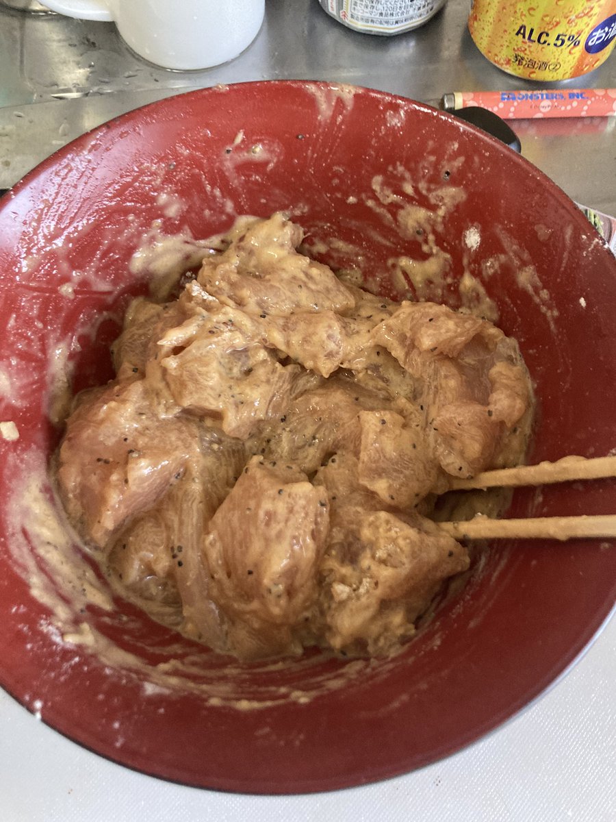 唐揚げ粉投入('Д` )
しばらく放置してる間に油淋鶏のタレとサラダをこさえる('Д` ) 