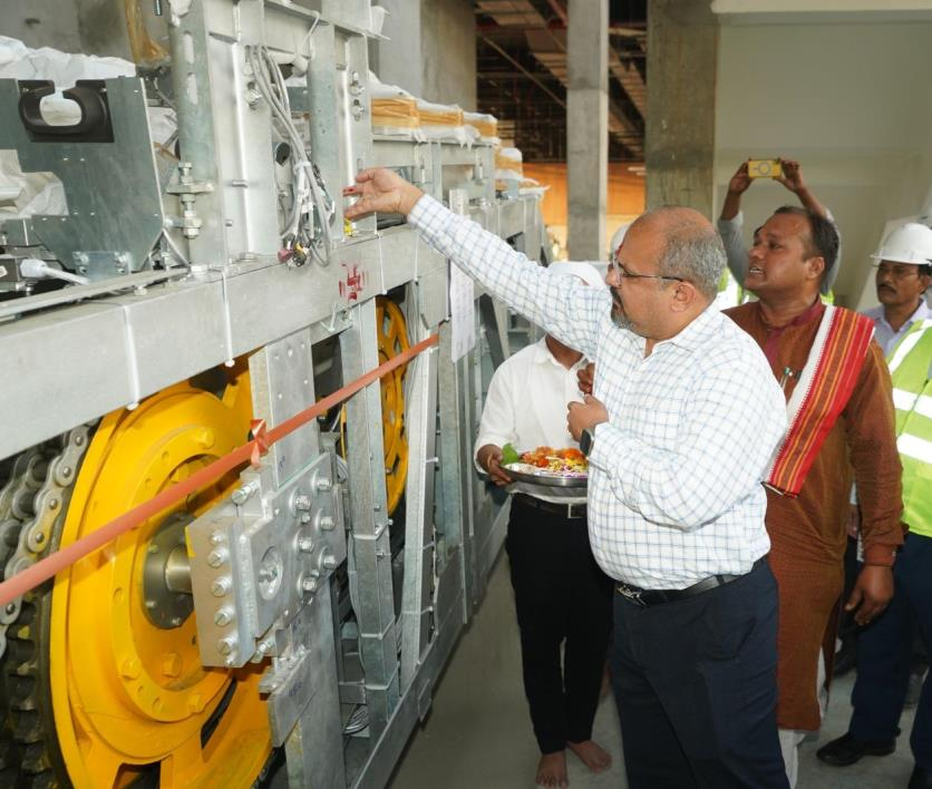 RailAnalysis's tweet image. #NagpurMetro #Phase2 progresses with significant advances in piers, #stations, and bridge works

Read more: railanalysis.in/metro/nagpur-m…

#MahaMetro #CivilWorks #Connectivity #Construction #Infrastructure #Metro #AutomotiveSquareKanhan #Reach1A #Reach2A #Escalator #RailAnalysis