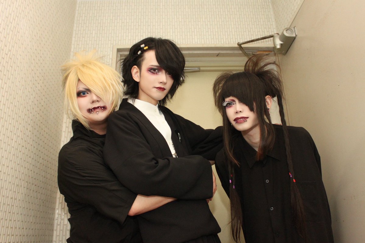 泡沫と雨 official tweet media