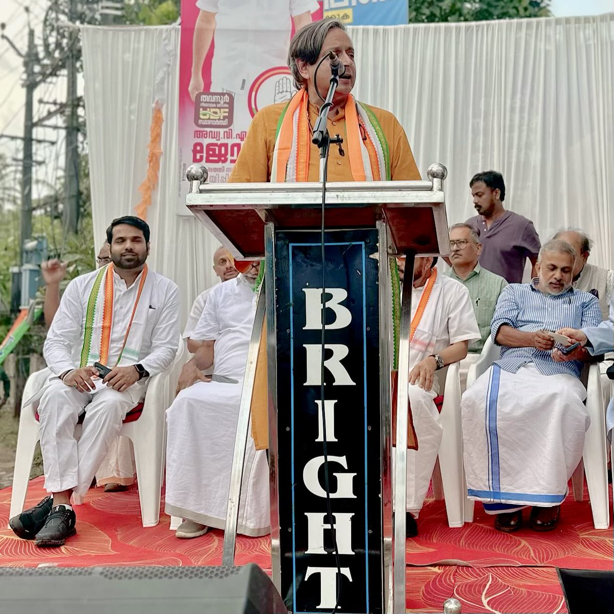 nitinagarwalINC's tweet photo. कल शाम केरल की थावनूर विधानसभा क्षेत्र से कांग्रेस (UDF) के प्रत्याशी श्री @vsjoy के समर्थन में एडप्पल में श्री @ShashiTharoor जी और मंगलम में श्री @kcvenugopalmp जी के साथ आयोजित सभाओं में शामिल हुआ।

केरल जयक्यूम, UDF नयक्यूम 
#UDF100 #Congress #Kerala @INCKerala https://t.co/FR3FCU0xBv