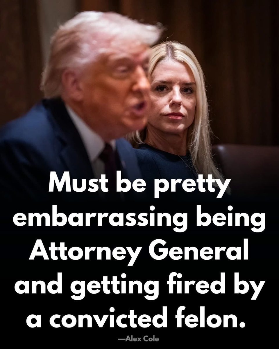 lowry_susie's tweet image. Eat shit, Pam 🖕