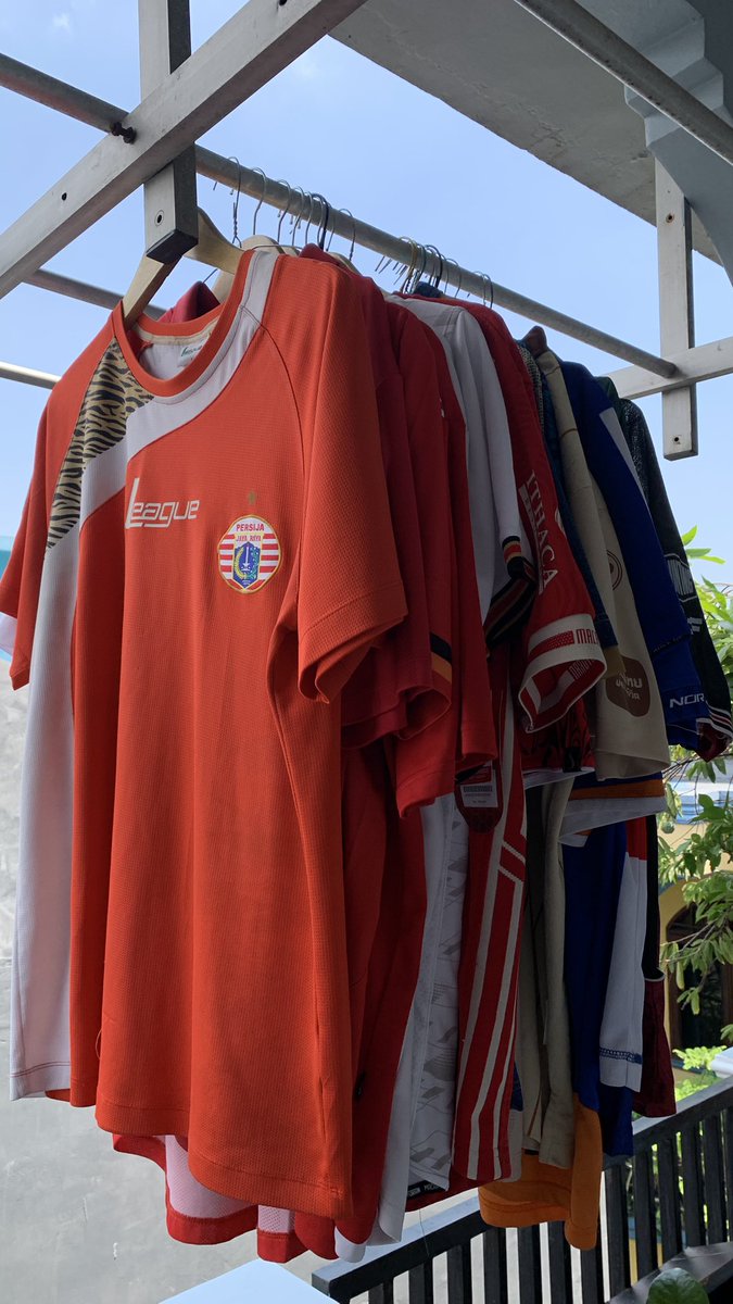 ChandraAY's tweet photo. @Jerseyforum Izin Jump In ya om, ngangin2 jersey sebelum jumatan #djemoer ๐๐ https://t.co/yC3D9DHsie
